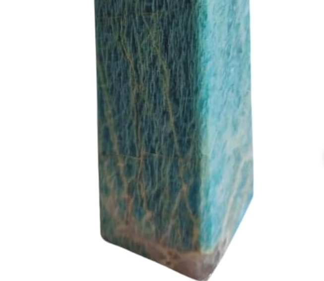 Amazonita Natural Obelisco 16 cm, peça ornamental em pedra natural para colecionadores e decoração sofisticada.
