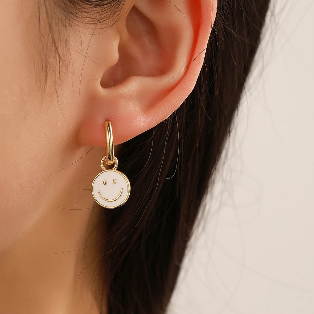 Brincos de Argola Pequena com Pingente de Estrela e Cogumelo Arco-Íris Boho - Feminino -