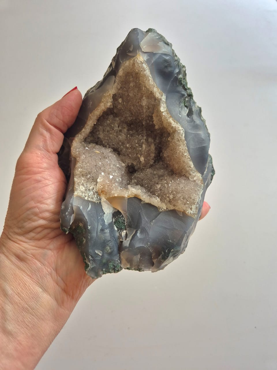 Geodo de Ágata Fumê Natural – Peça Única com Cristais Internos, 1,02 kg – Decoração, Energia e Colecionismo - Harmonia Plena