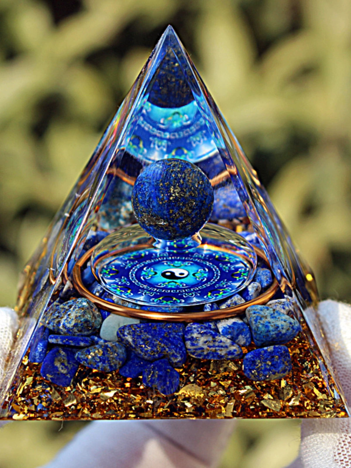 Orgonite - Pirâmide de Lápis-Lazúli com Cristais - 23 Modelos de Peça Decorativa para Reiki e Harmonização de Ambientes - Decoração