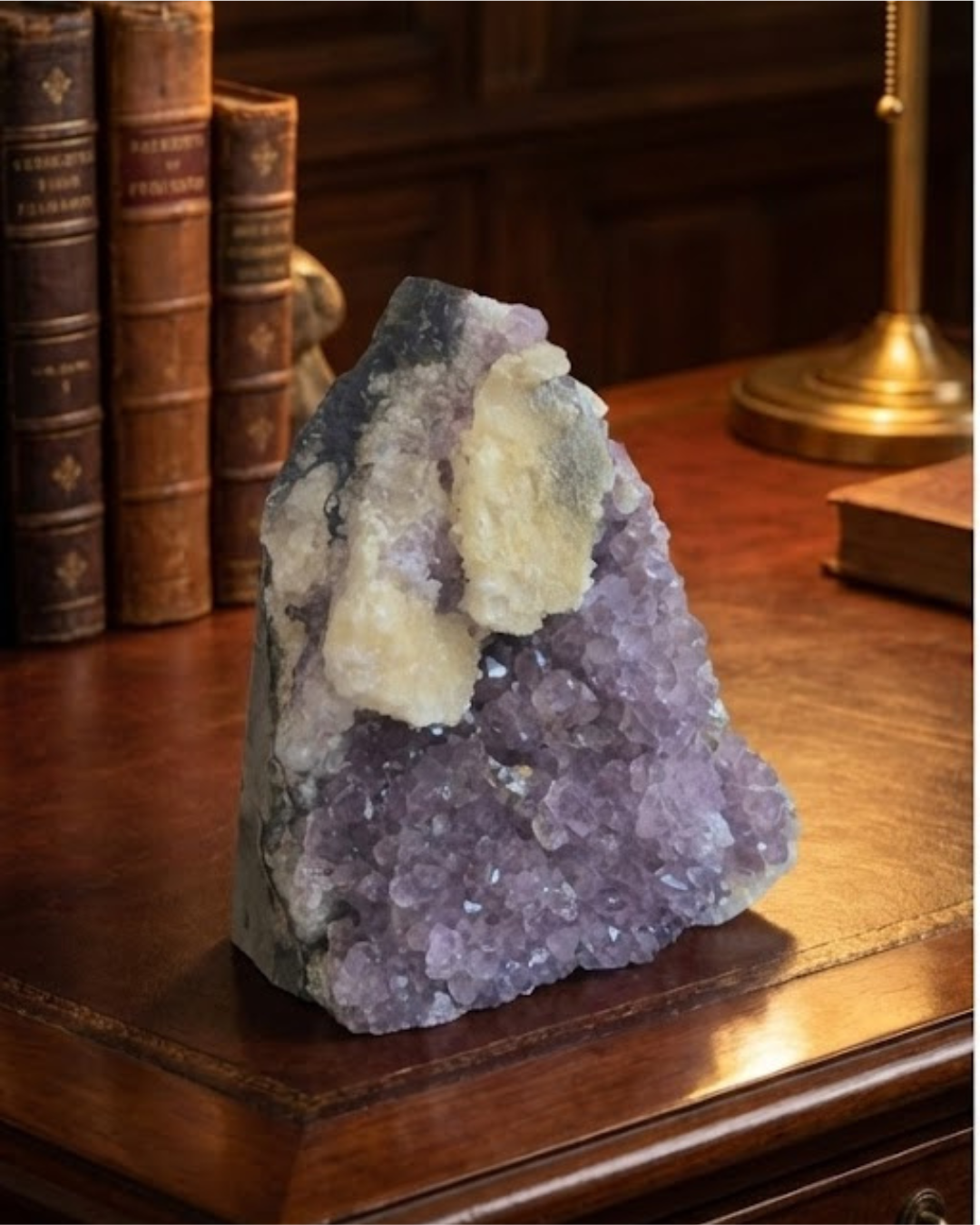 Peça Natural de Ametista com Calcita – Base Lapidada, 1,73 kg – Cristal para Decoração, Energização e Espaço Zen – Harmonia Plena