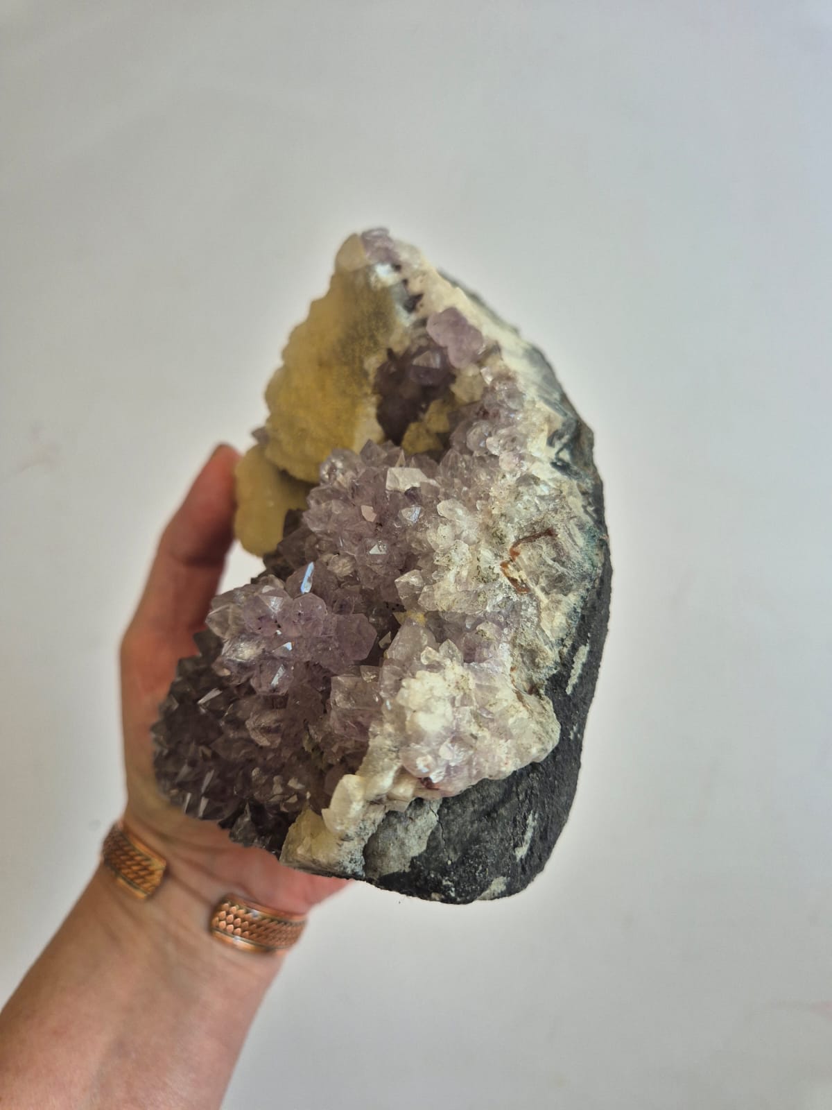 Peça Natural de Ametista com Calcita – Base Lapidada, 1,73 kg – Cristal para Decoração, Energização e Espaço Zen – Harmonia Plena 520