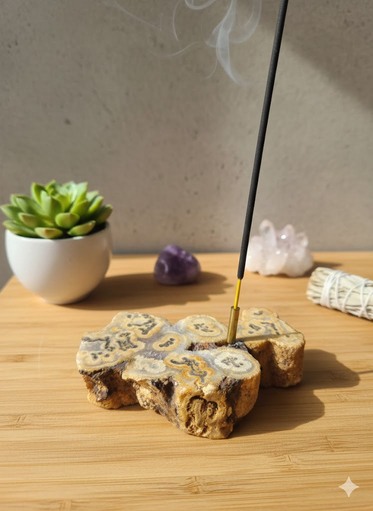 Pedra Natural Ágata Fatia com Suporte de Incenso em Cobre – Peça Única para Decoração, Aromaterapia e Energia – Base Orgânica em Corte Irregular - Harmonia Plena