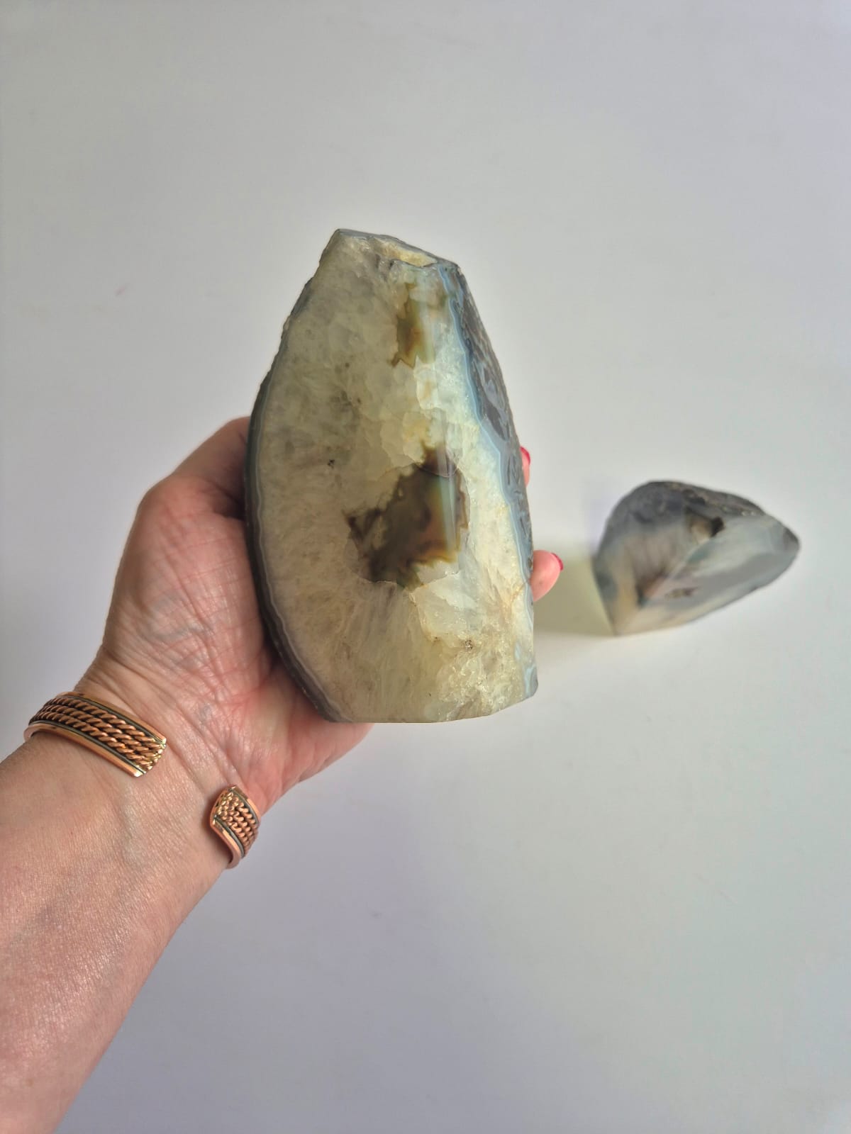 Separador de Livros em Ágata Natural Esverdeada – Par de Bookends em Pedra Natural Polida, Geodo Autêntico para Decoração de Escritório, Sala e Estante – Peça Única -Doca Express