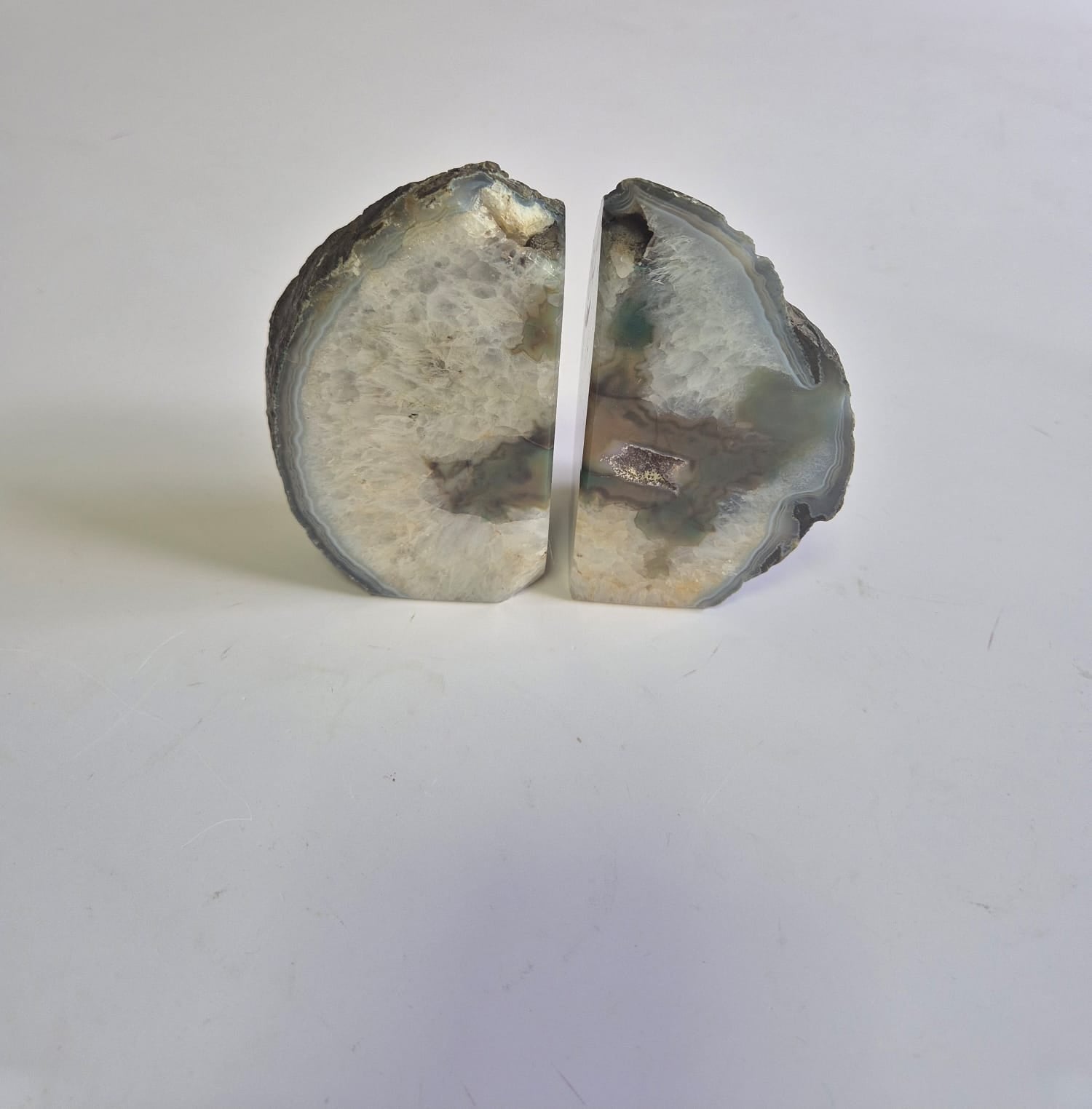 Separador de Livros em Ágata Natural Esverdeada – Par de Bookends em Pedra Natural Polida, Geodo Autêntico para Decoração de Escritório, Sala e Estante – Peça Única -Doca Express