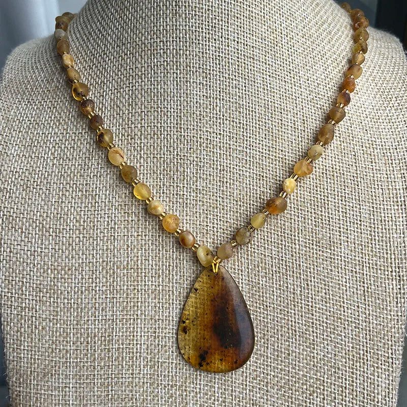 Colar de Âmbar Natural 100% Original com Pingente - Contas Irregulares - Pedras Naturais - Reiki - Feng -Shui - Semi Joias