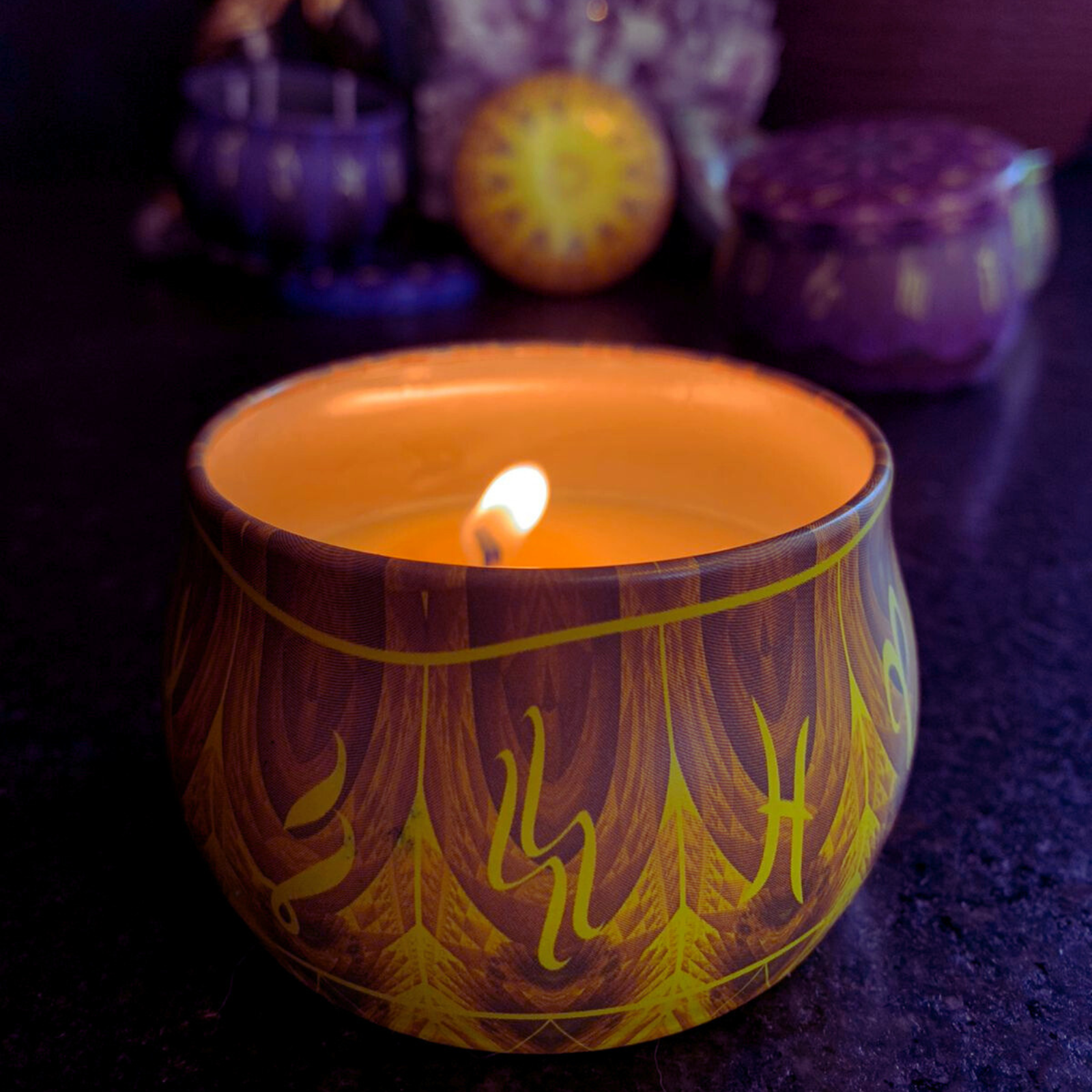 Vela Aromática Laranja em Pote com Tampa Mandala – Cera Vegana de Coco, Arroz e Palma | Energia de Ativação e Cura | Decorativa e Perfumada | 3 Pavilhas | Design Espiritual