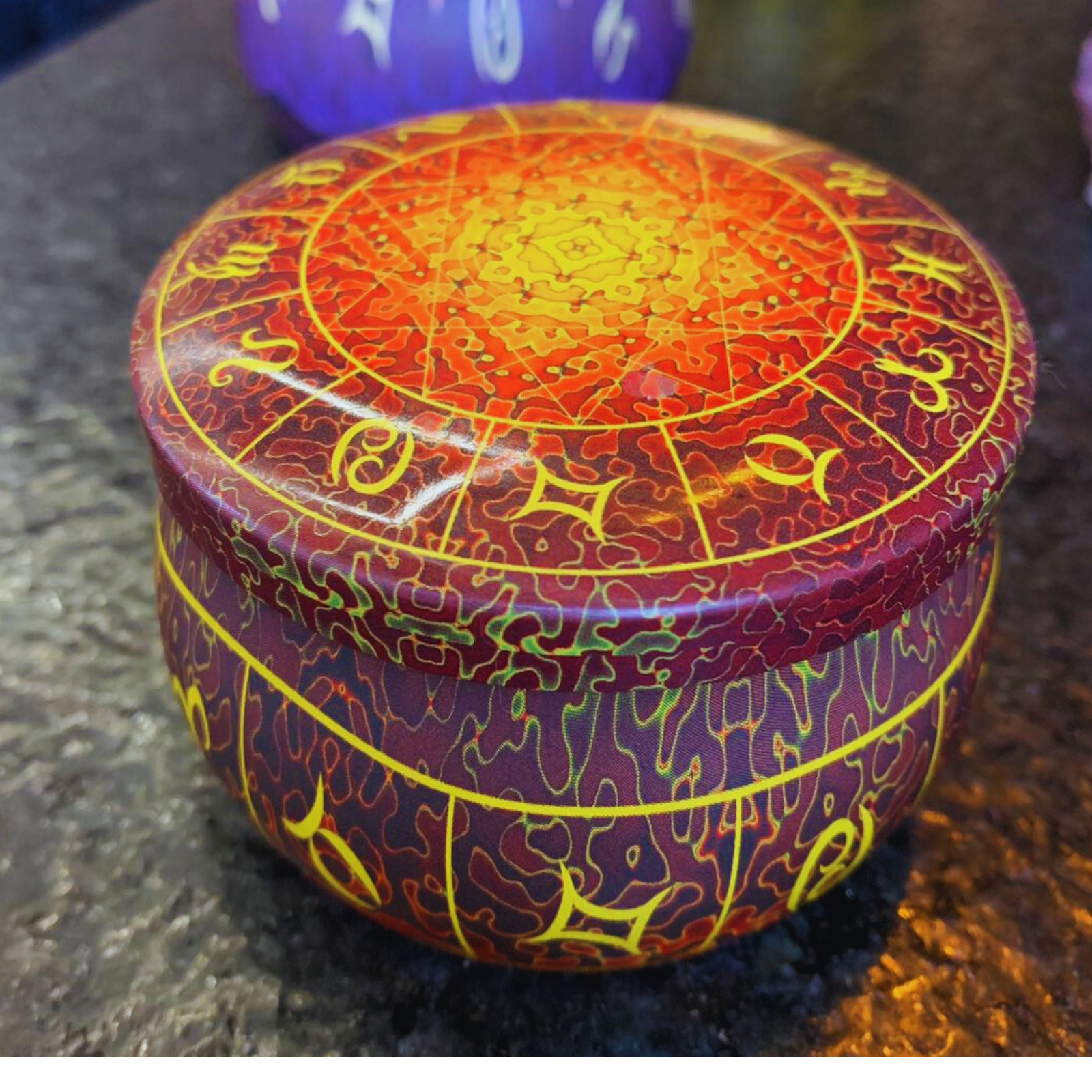 Vela Aromática Laranja em Pote com Tampa Mandala – Cera Vegana de Coco, Arroz e Palma | Energia de Ativação e Cura | Decorativa e Perfumada | 3 Pavilhas | Design Espiritual