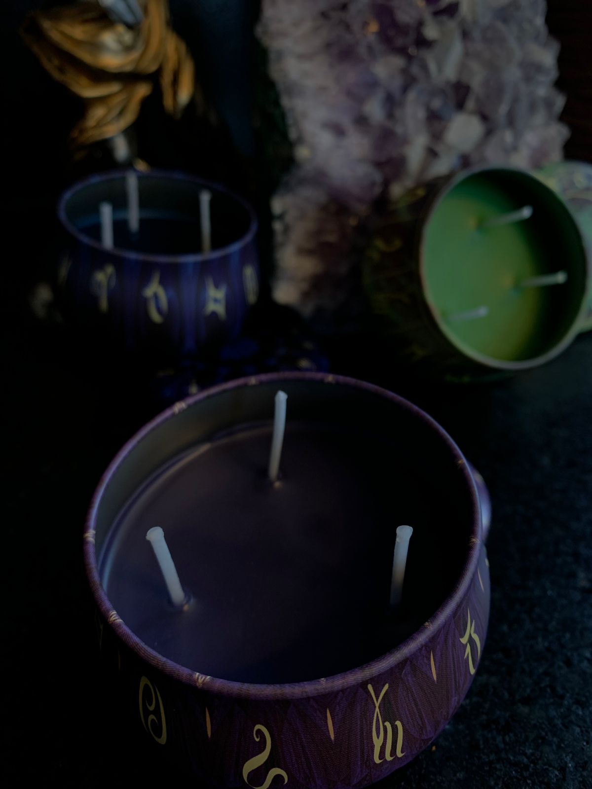 Vela Aromática Violeta com 3 Pavios em Pote Decorativo – Cera Vegana de Coco, Arroz e Palma – Energia de Cura e Ativação Espiritual – Mandala Astrológica – 140g