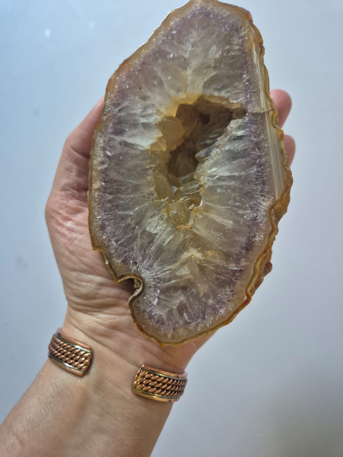 Geodo de Ágata Roxa Natural – Peça Única de 884 g | Cristal com Núcleo Geodado para Decoração, Energia e Harmonização | Ideal para Sala, Escritório e Espaços Zen - Harmonia Plena