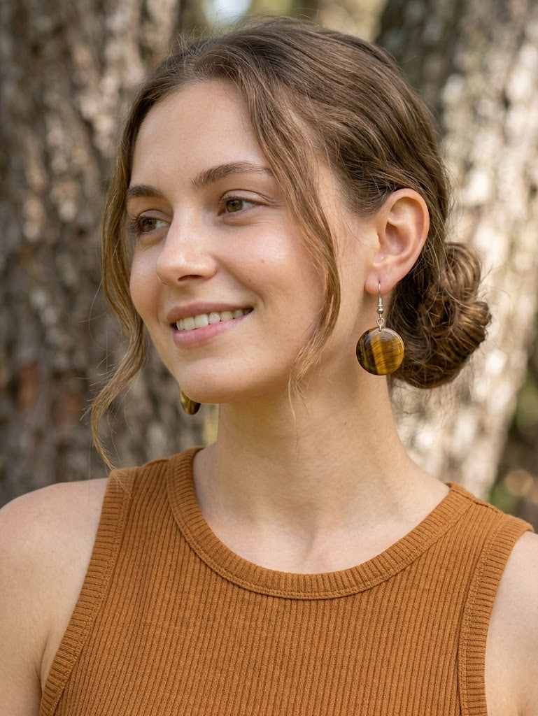 Brincos de Olho de Tigre Natural Lapidado – Modelos Artesanais em Pedra Natural | Harmonia Plena