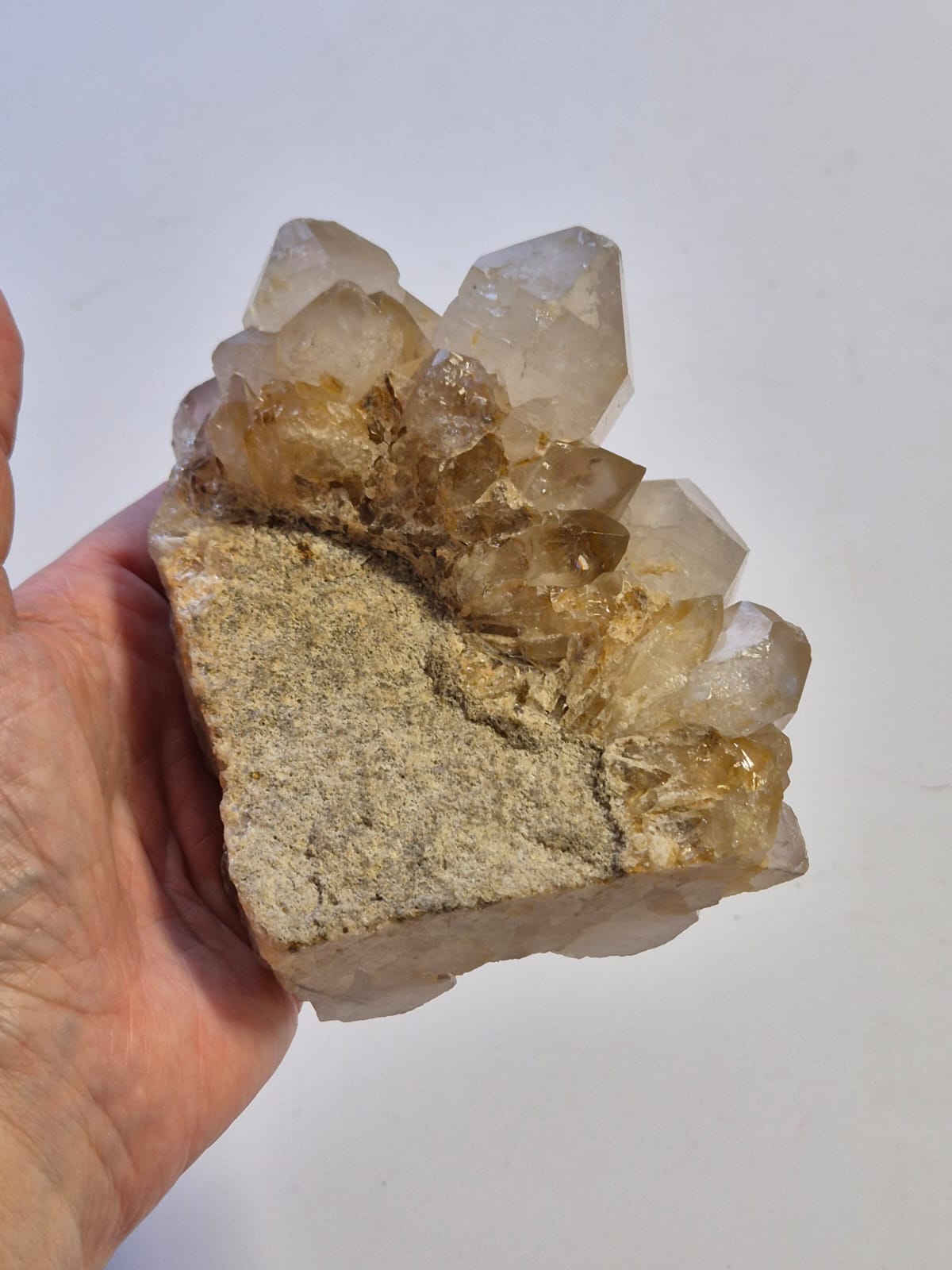 Drusa de Quartzo Fumê Claro Natural 896g – Cristais com Pontas Formadas, Peça Única para Decoração, Energia e Colecionadores – 12×10×8 cm - Harmonia Plena