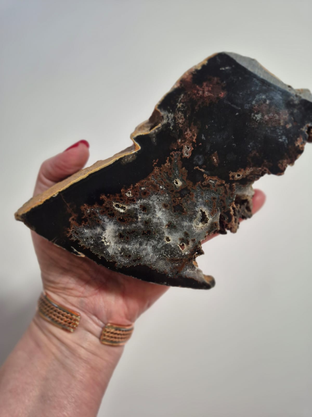 Fatia de Ágata Natural Bruta com Suporte para Incenso – Porta Incenso de Pedra Natural Lapidada e Rústica – Peça Decorativa de 706g -Harmonia Plena