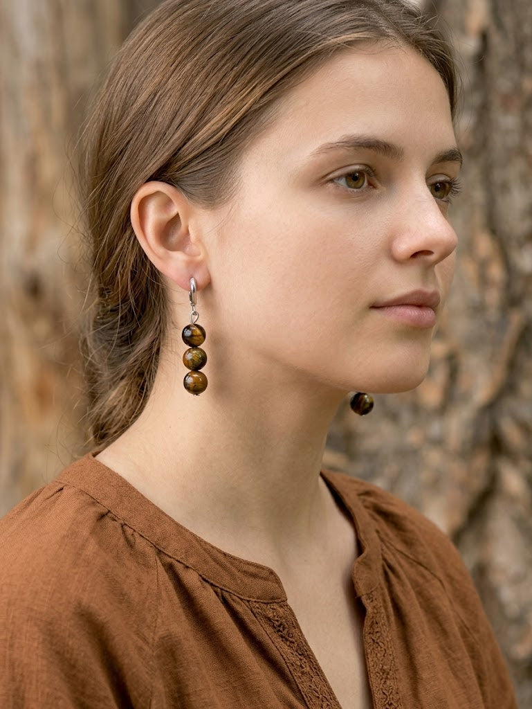 Brincos de Olho de Tigre Natural Lapidado – Modelos Artesanais em Pedra Natural | Harmonia Plena