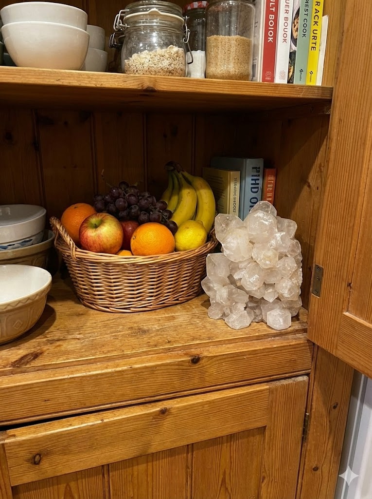 Drusa de Quartzo Fumê Claro Natural 896g – Cristais com Pontas Formadas, Peça Única para Decoração, Energia e Colecionadores – 12×10×8 cm - Harmonia Plena