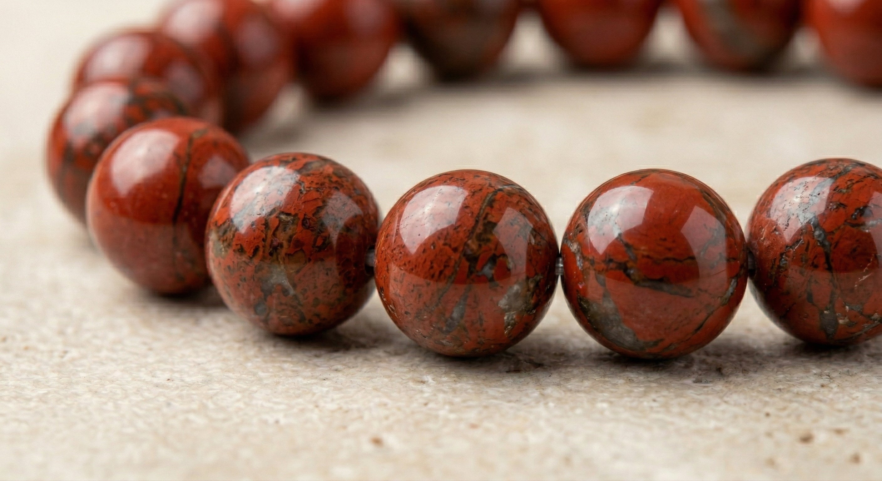 Pulseira de Jaspe Vermelho Natural Tipo A - Proteção, Energia, Força e Aterramento | Harmonia Plena