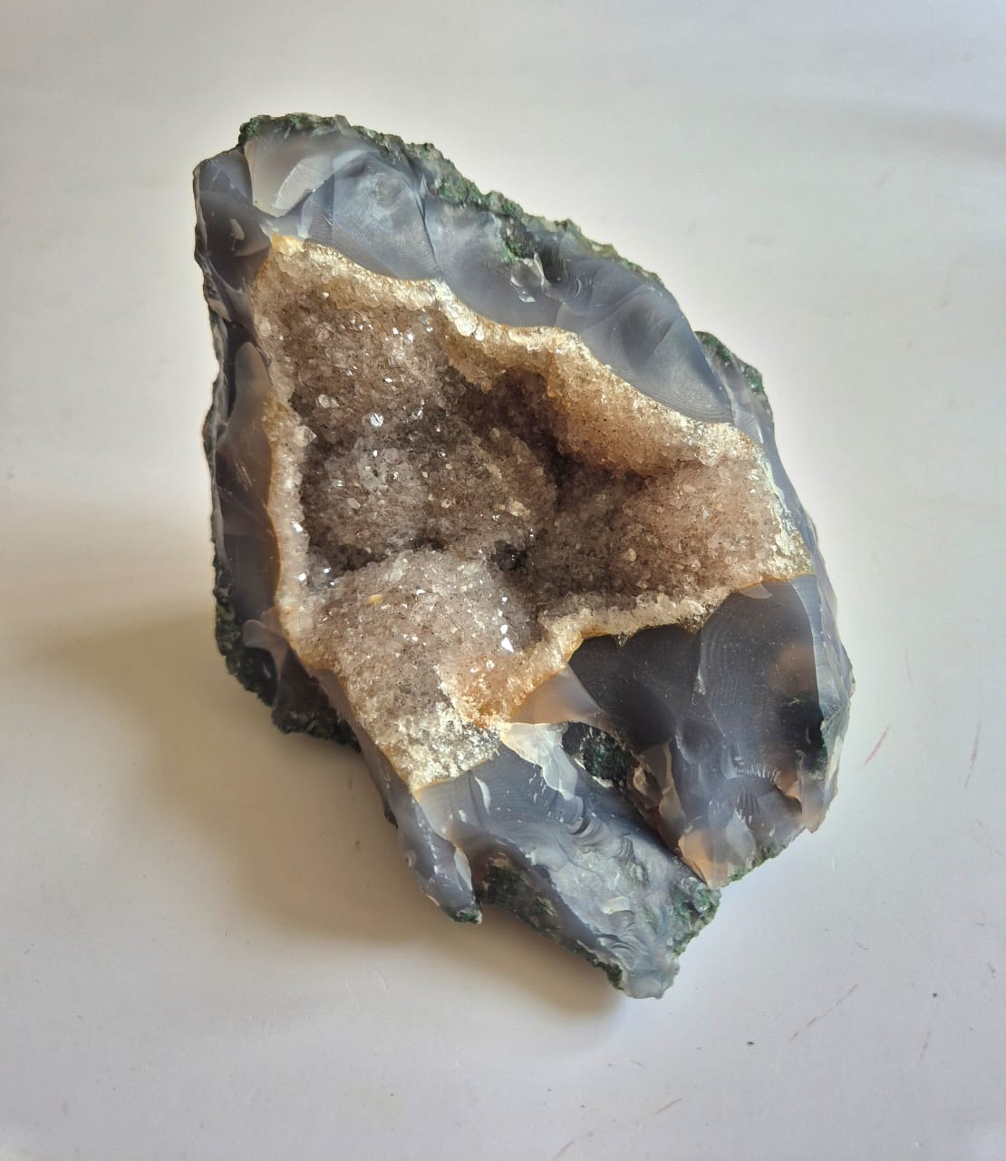 Geodo de Ágata Fumê Natural – Peça Única com Cristais Internos, 1,02 kg – Decoração, Energia e Colecionismo - Harmonia Plena