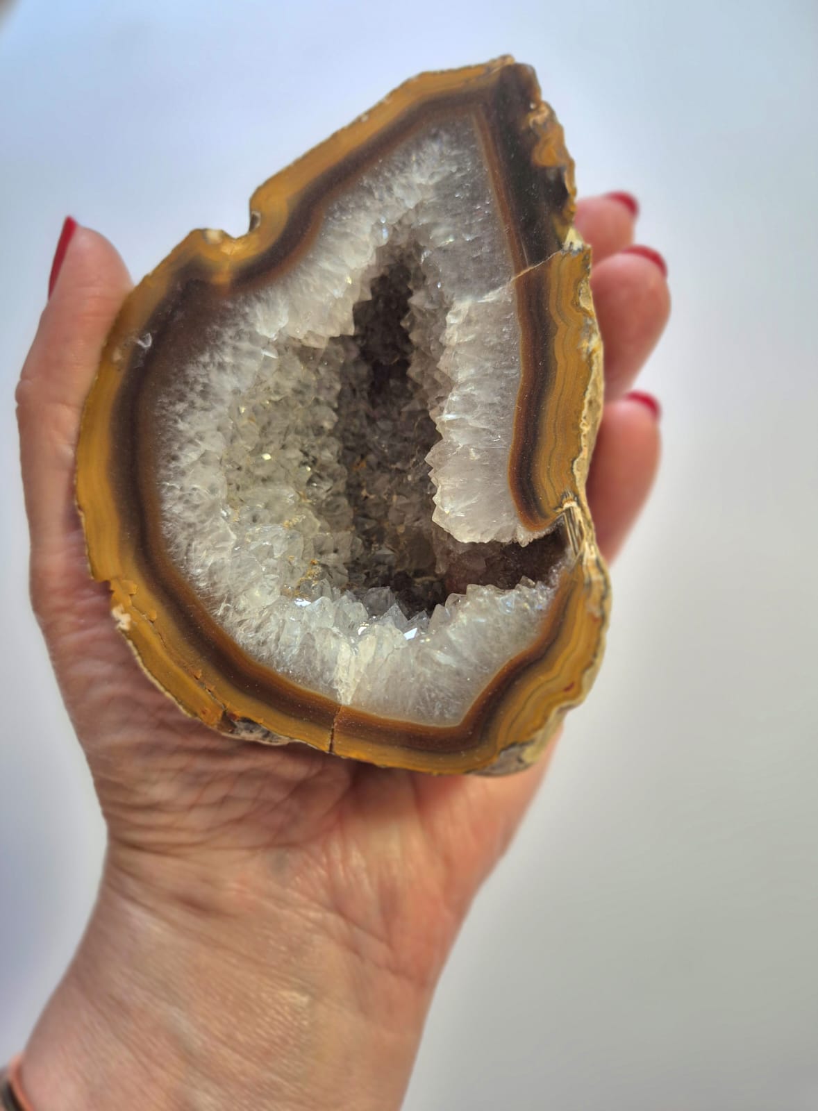 Geodo de Ágata Natural com Drusa de Quartzo – Peça Polida 550g | Banda Marrom e Núcleo Cristalino | Decoração, Coleção Mineral e Espaços Zen -  Harmonia Plena