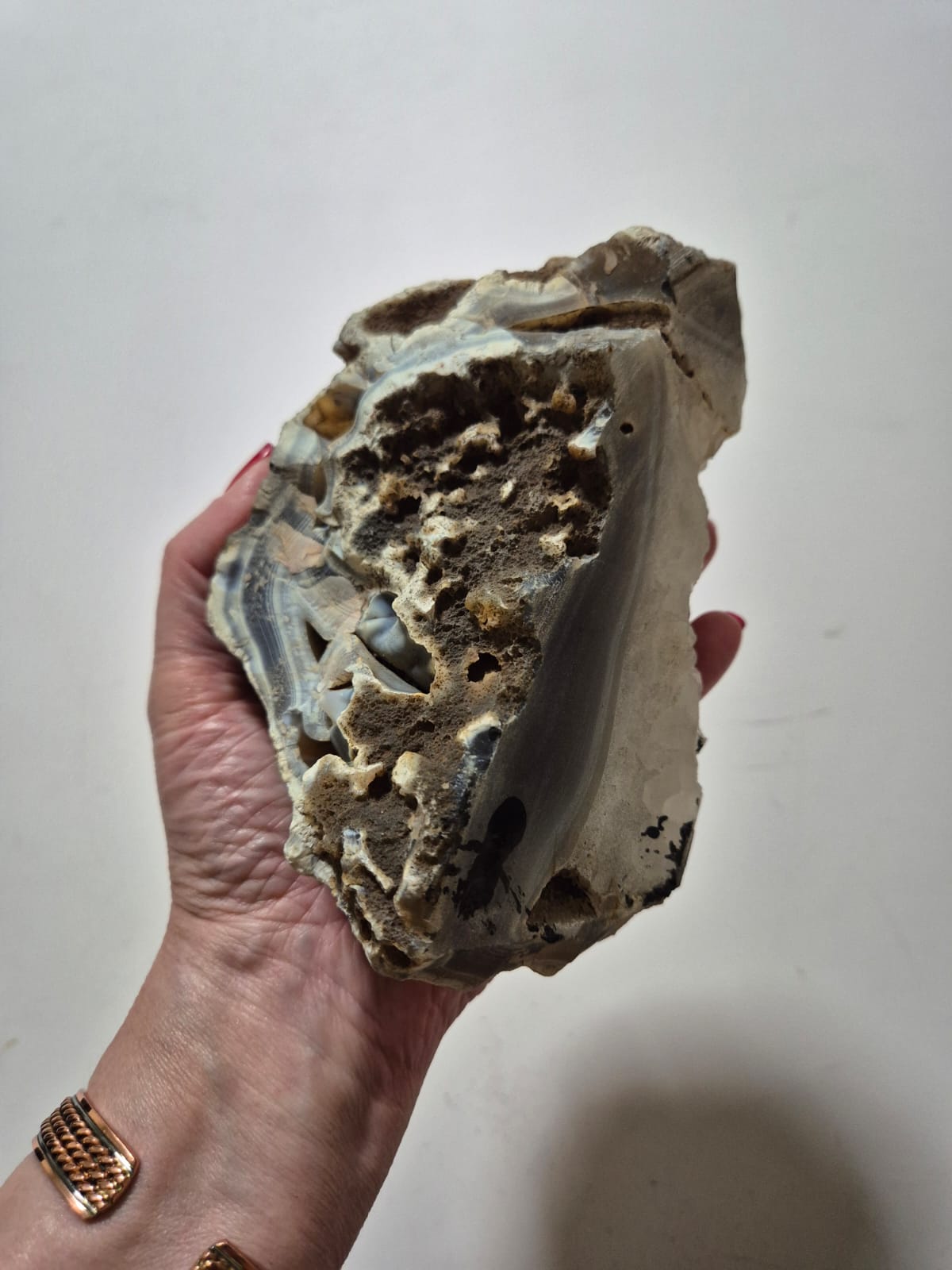 Geodo de Ágata Natural com Drusa de Quartzo – Peça Única Bruta | Ágata com Bandas Azuis e Núcleo Cristalino | Decoração Mineral, Coleção e Ambientes Zen - Harmonia Plena