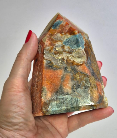 Jaspe Policromo Natural em ponta geradora lapidada, peça única para decoração, coleção de minerais e ambientes zen.