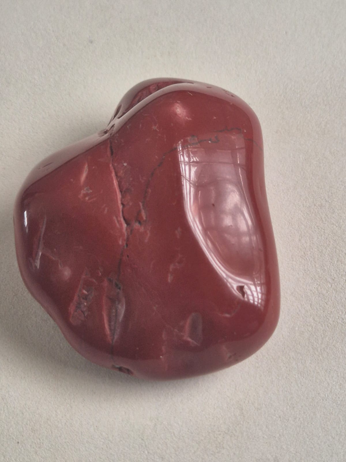 Jaspe Vermelho

Pedra natural rolada de jaspe vermelho, com acabamento polido e tonalidade vermelha intensa, integrante do Kit 7 Cristais para Chakras da Harmonia Plena.