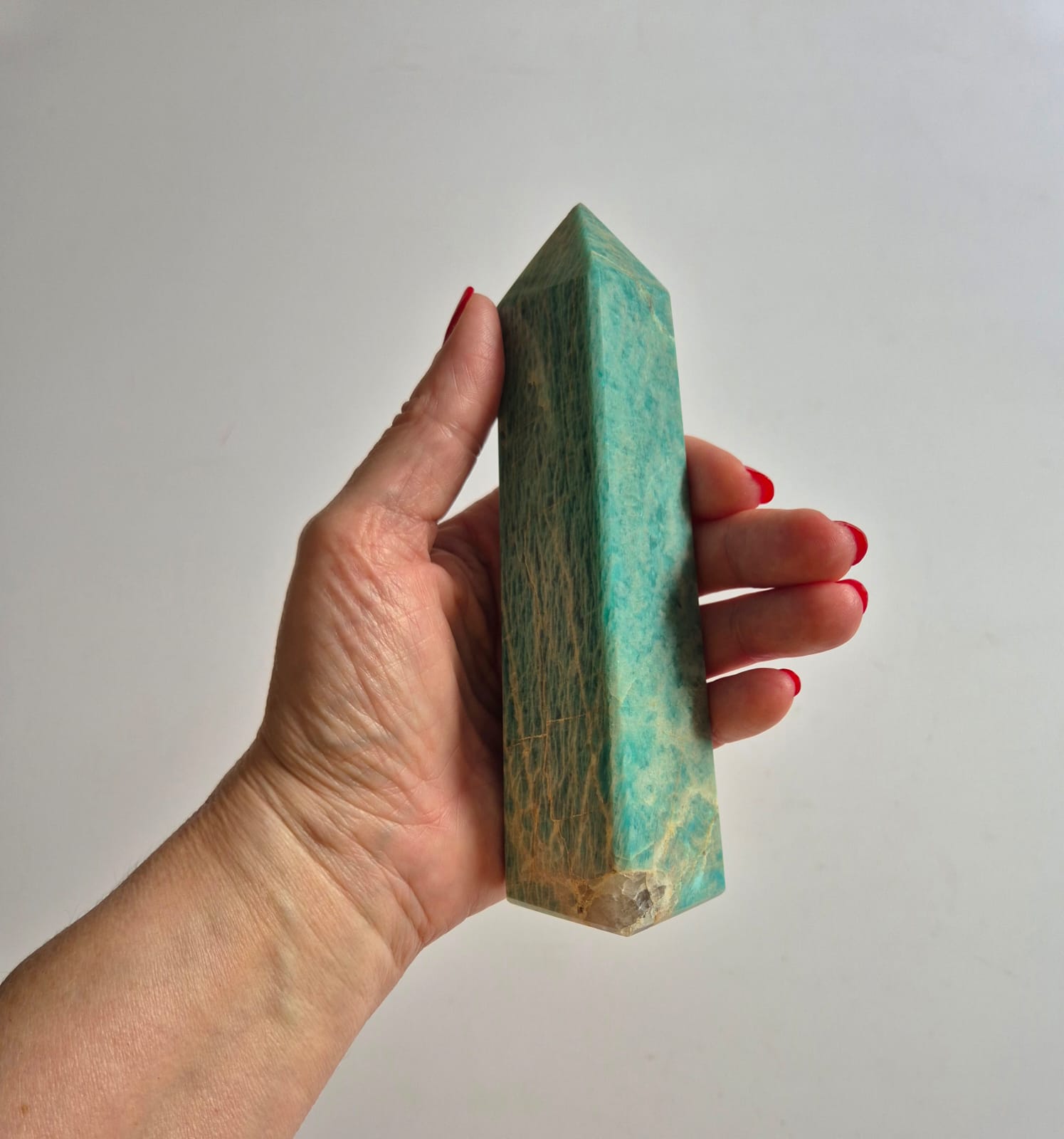 Obelisco de Amazonita Natural 16 cm – Pedra Verde para Decoração, Harmonização e Energia – Lapidação em 4 Lados, Peso Aproximado – Ideal para Sala, Escritório e Coleção -Harmonia Plena 