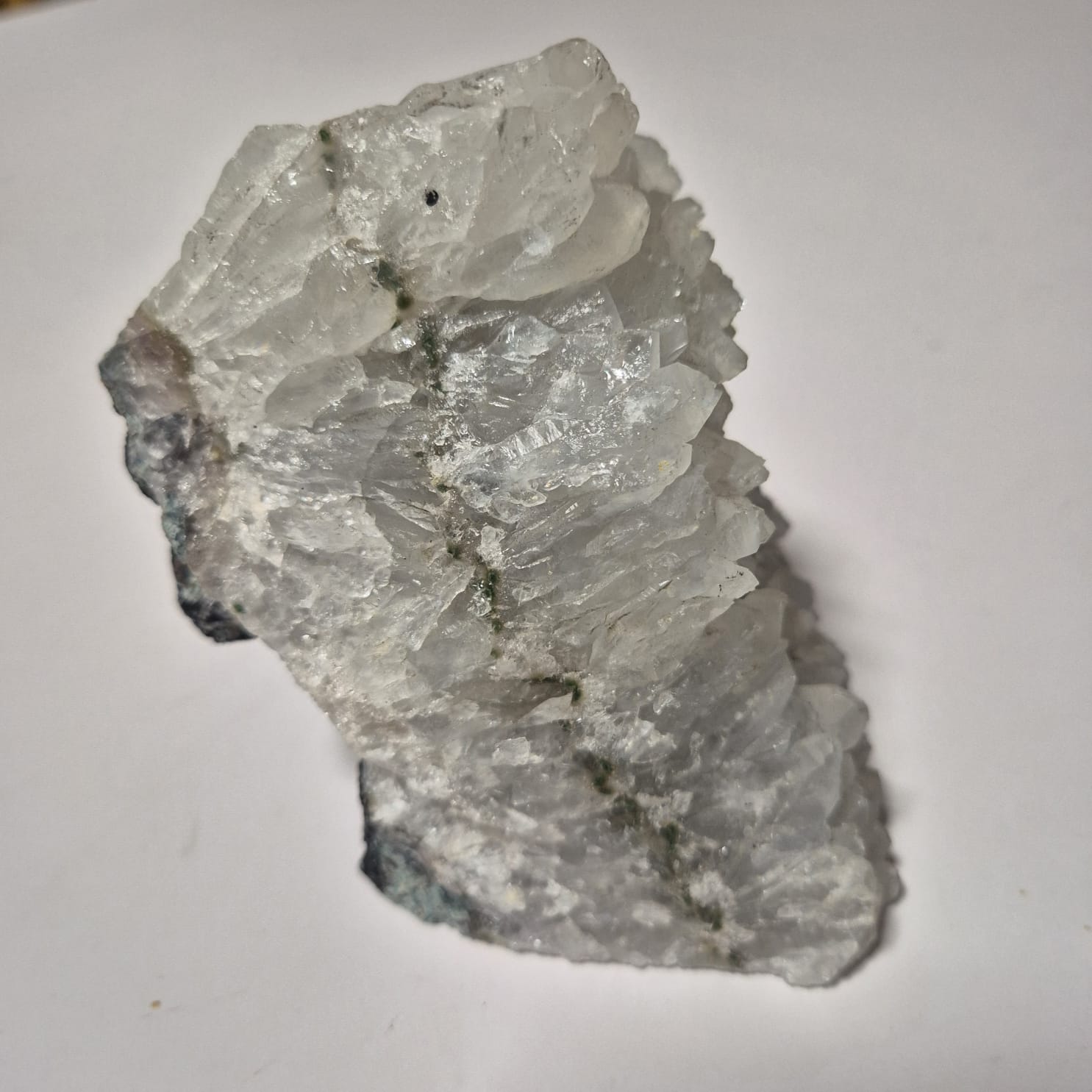 

Pedra Natural Apofilita Branca 1,24 kg – Cluster de Cristais para Decoração e Energia – Peça Única – 13x10x10 cm – Pedra Natural Premium – Harmonia Plena