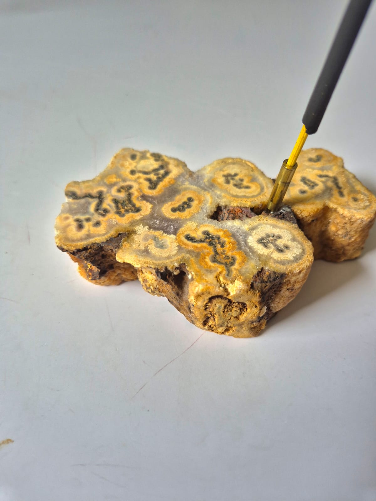  Pedra Natural Ágata Fatia com Suporte de Incenso em Cobre – Peça Única para Decoração, Aromaterapia e Energia – Base Orgânica em Corte Irregular - Harmonia Plena