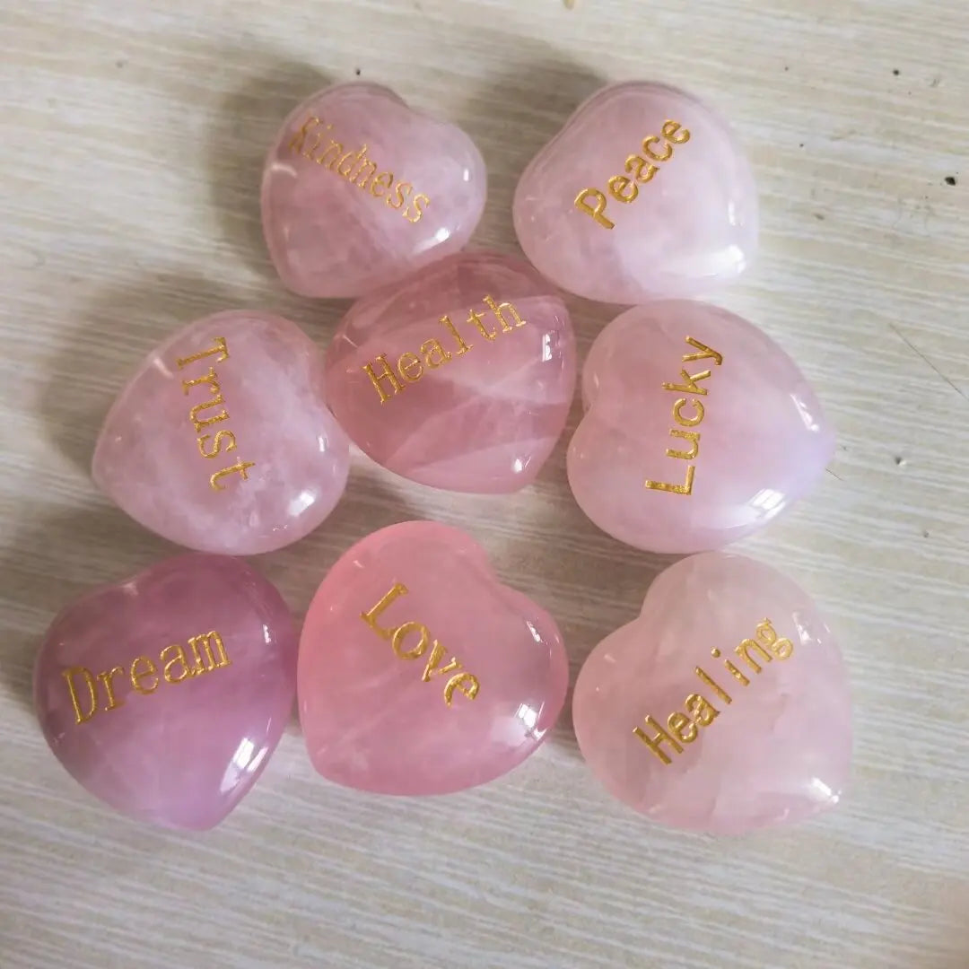 Pedra de Quartzo Rosa em Forma de Coração - Cristal Natural com Gravação "Love" 