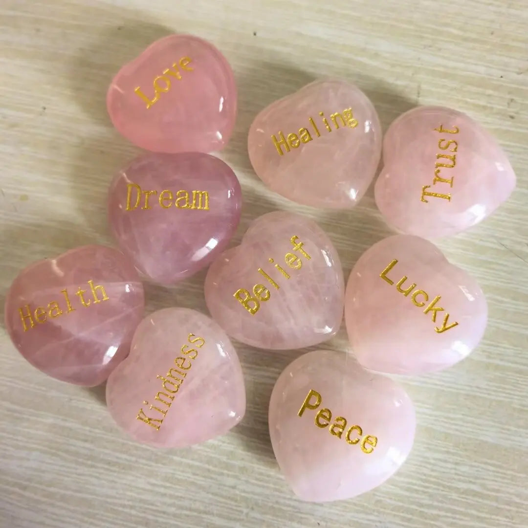 Pedra de Quartzo Rosa em Forma de Coração - Cristal Natural com Gravação "Love" 