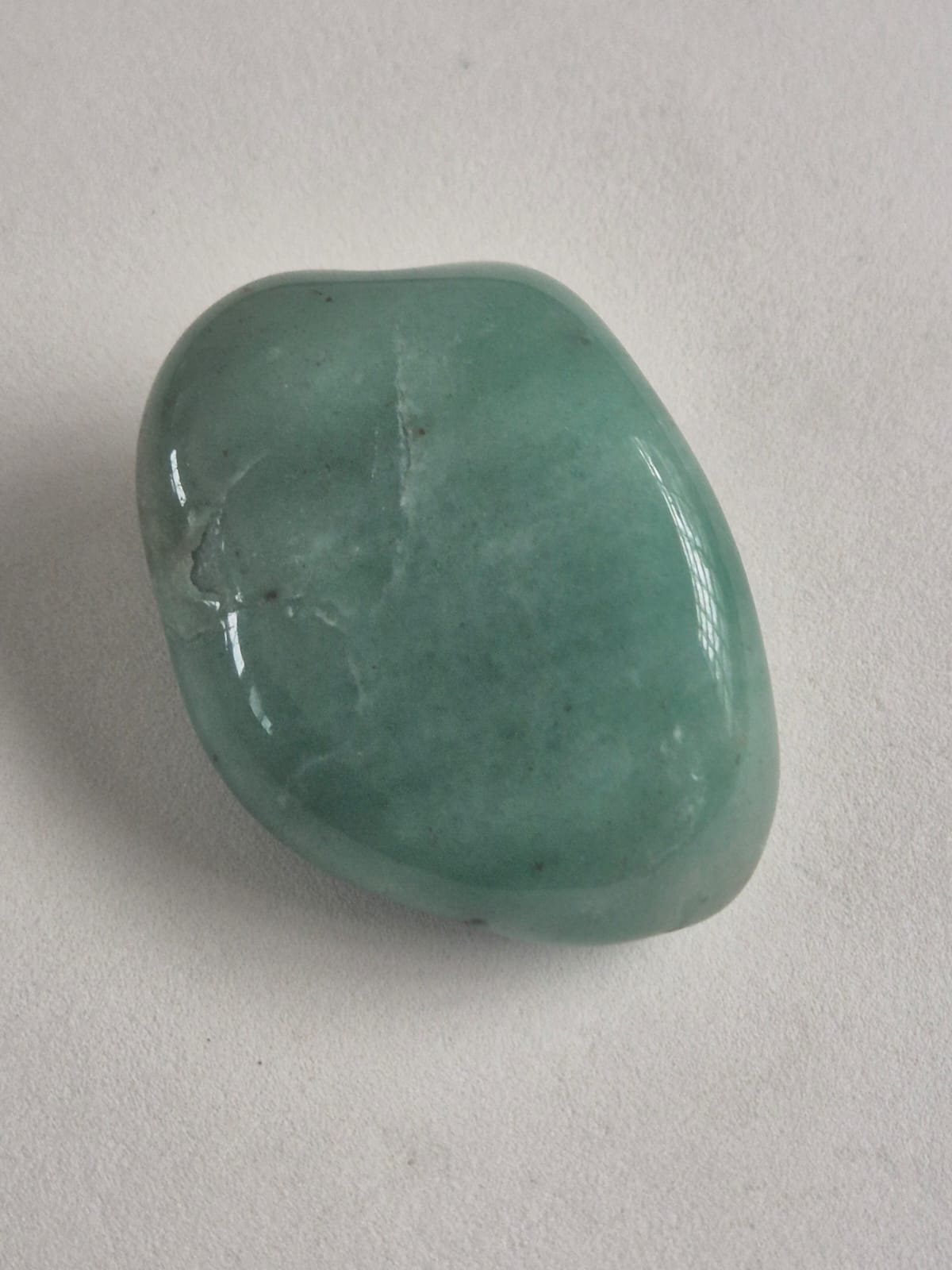 Quartzo Verde / Aventurina Verde

Pedra natural rolada de quartzo verde, com acabamento polido e tonalidade verde suave, integrante do Kit 7 Cristais para Chakras da Harmonia Plena.