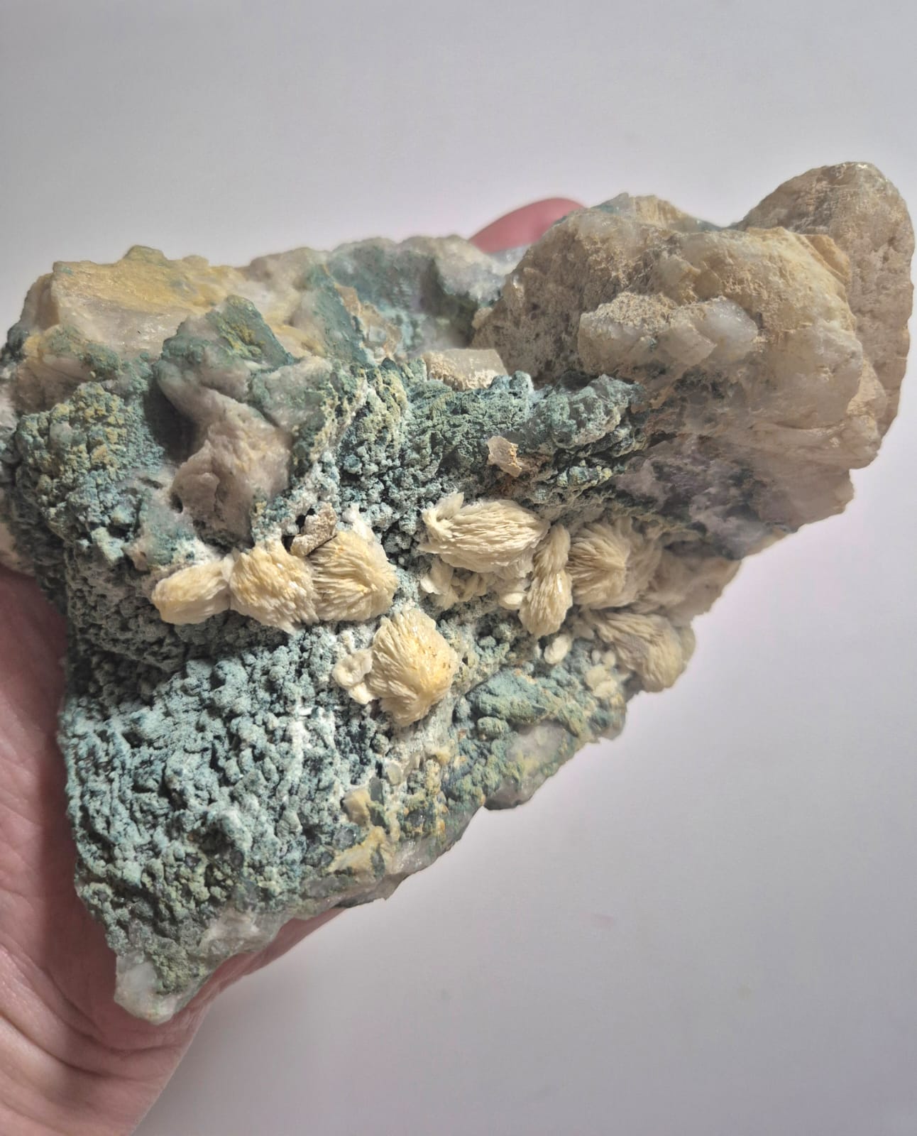 Rosetas de Barita Natural em Matriz Verde – Peça Mineral de 816 g | Barita Rósea com Crisocola/Malaquita | Decoração para Sala, Escritório e Espaços Zen | Energia de Aterramento e Clareza -Harmonia Plena