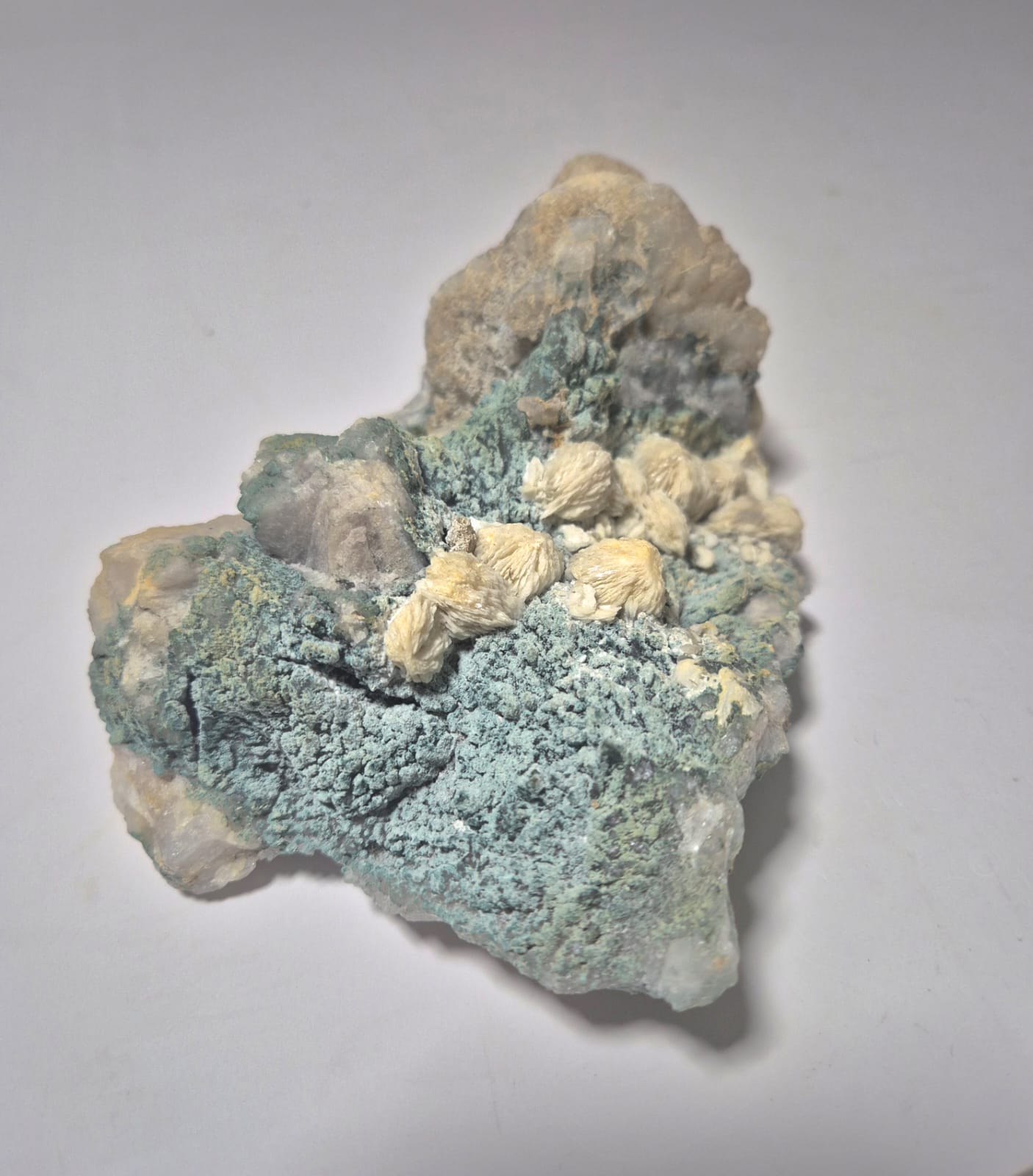 Rosetas de Barita Natural em Matriz Verde – Peça Mineral de 816 g | Barita Rósea com Crisocola/Malaquita | Decoração para Sala, Escritório e Espaços Zen | Energia de Aterramento e Clareza -Harmonia Plena