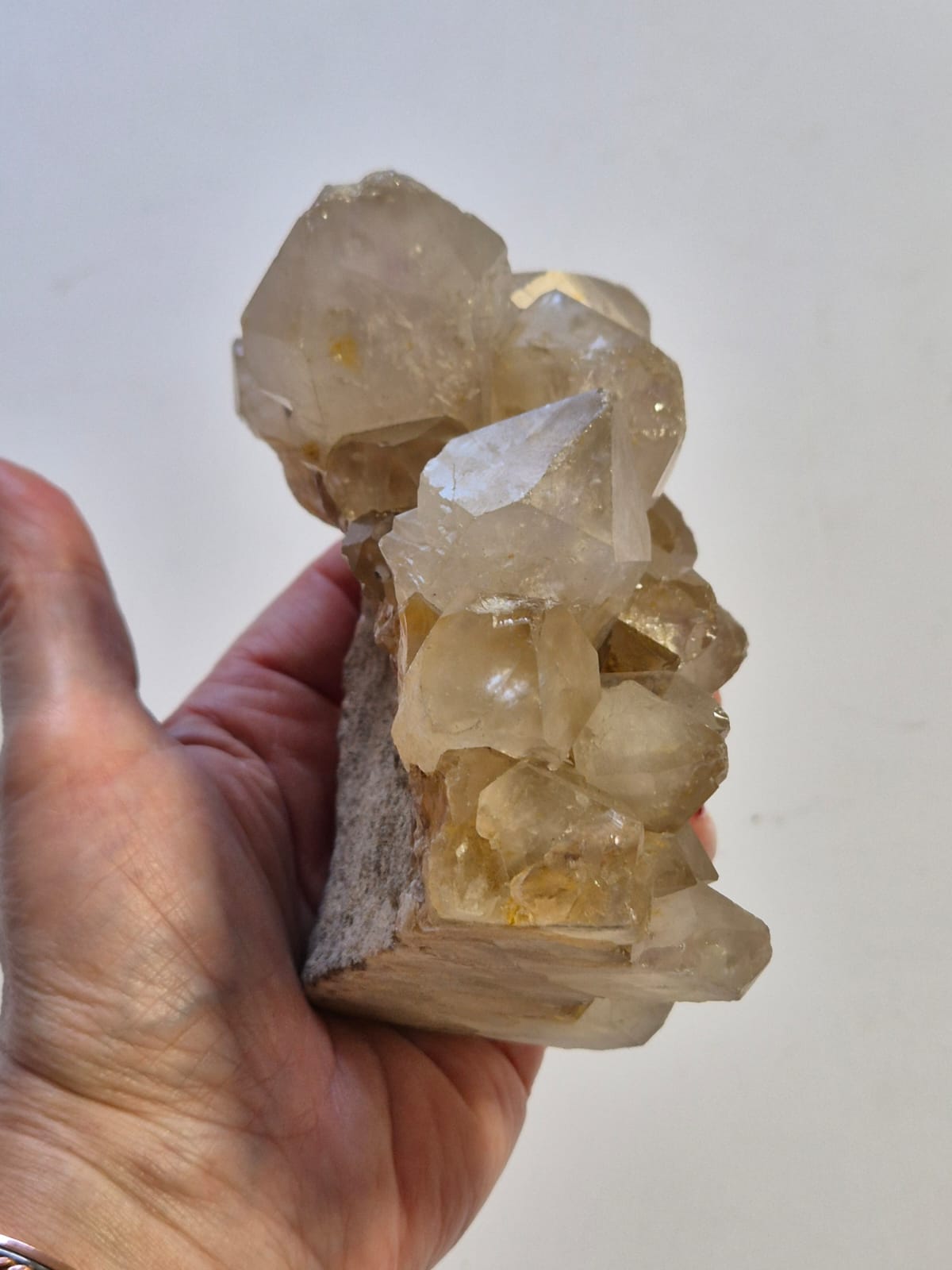 Drusa de Quartzo Fumê Claro Natural 896g – Cristais com Pontas Formadas, Peça Única para Decoração, Energia e Colecionadores – 12×10×8 cm - Harmonia Plena